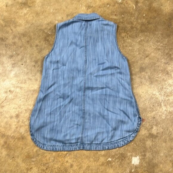 Talbots Blue Sleeveless Chambray BlouseSize: Petite - Picture 2 of 6